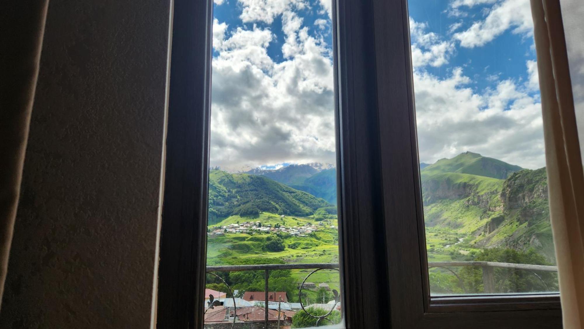 Hotel Toliketi Kazbegi Bagian luar foto