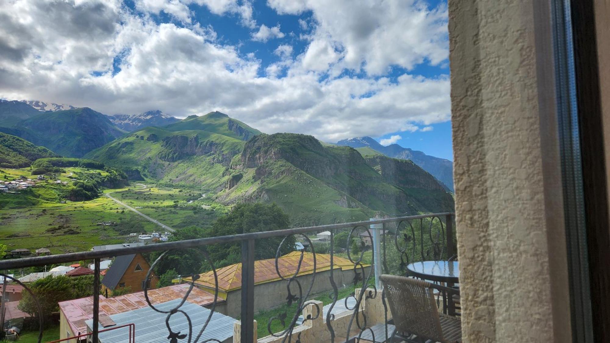 Hotel Toliketi Kazbegi Bagian luar foto