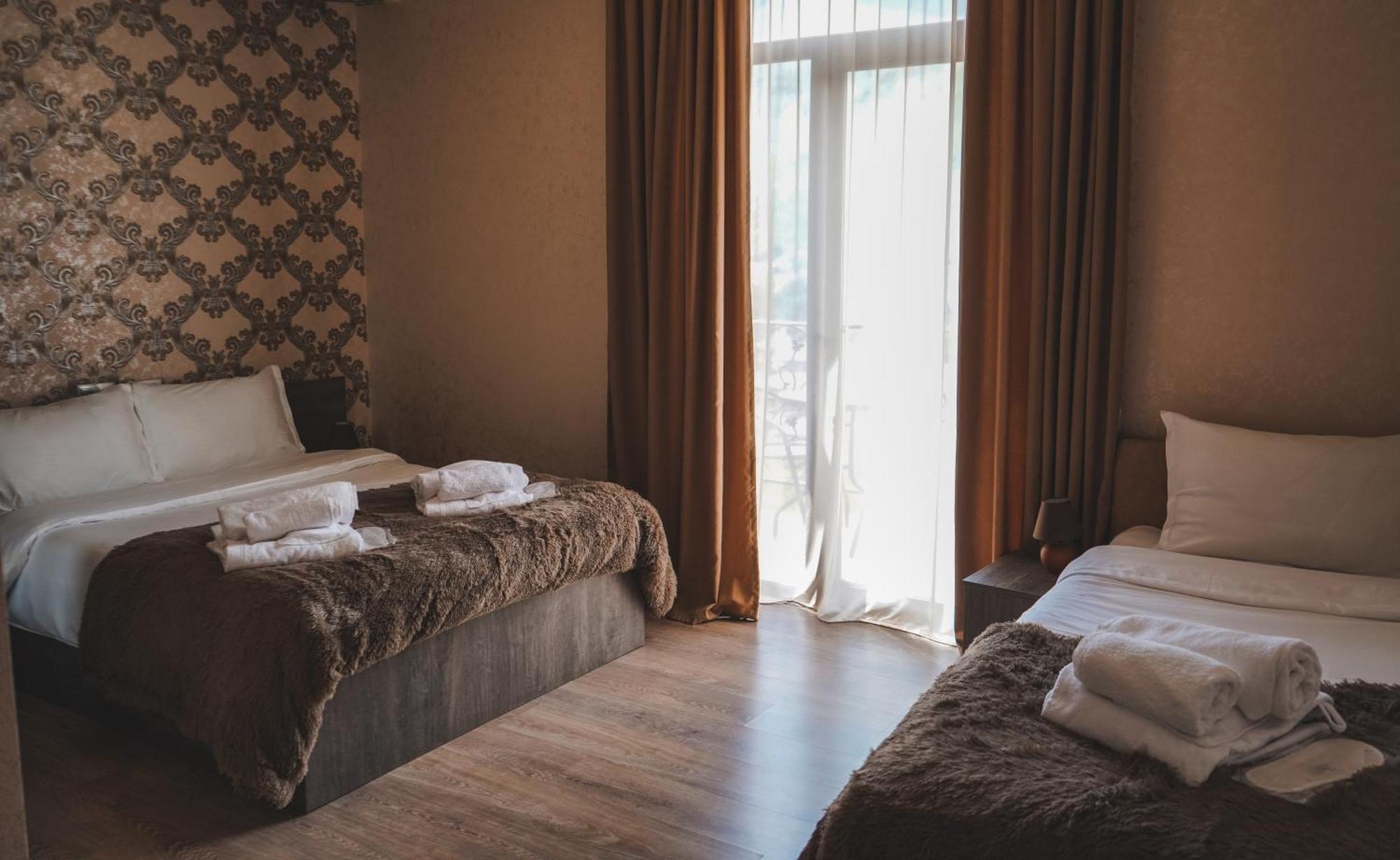 Hotel Toliketi Kazbegi Bagian luar foto