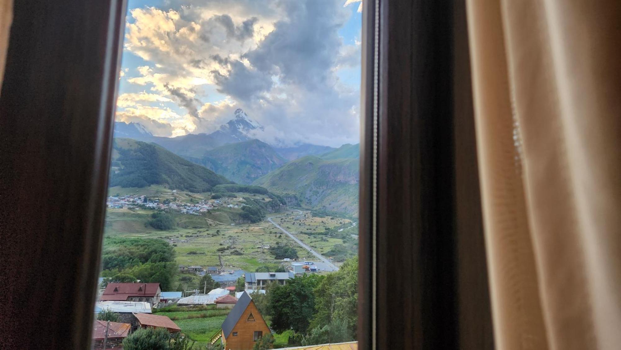 Hotel Toliketi Kazbegi Ruang foto