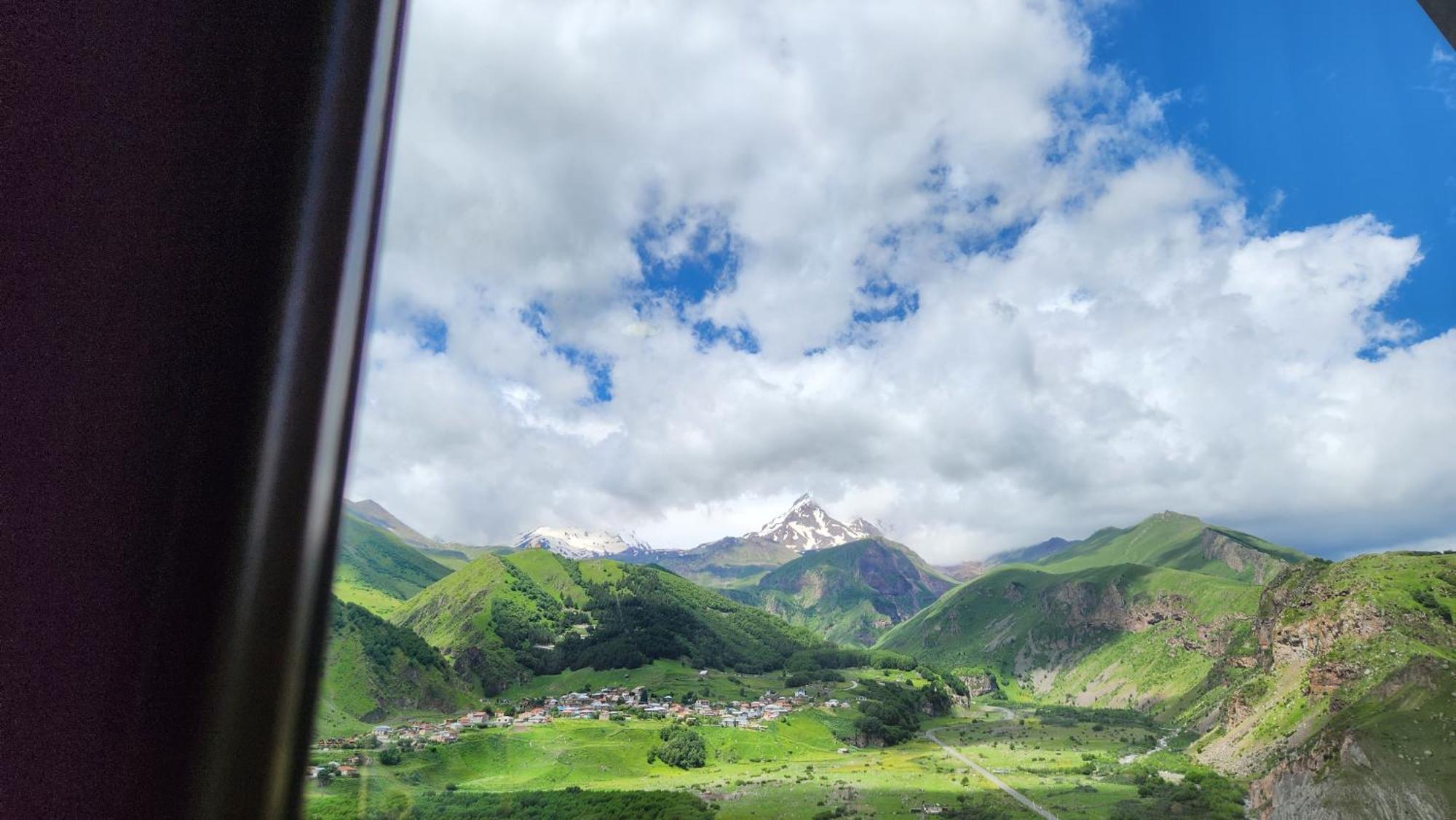 Hotel Toliketi Kazbegi Ruang foto